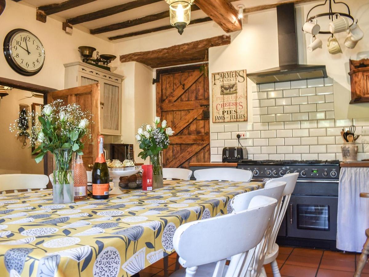 Lea Hall Farmhouse Tissington ภายนอก รูปภาพ